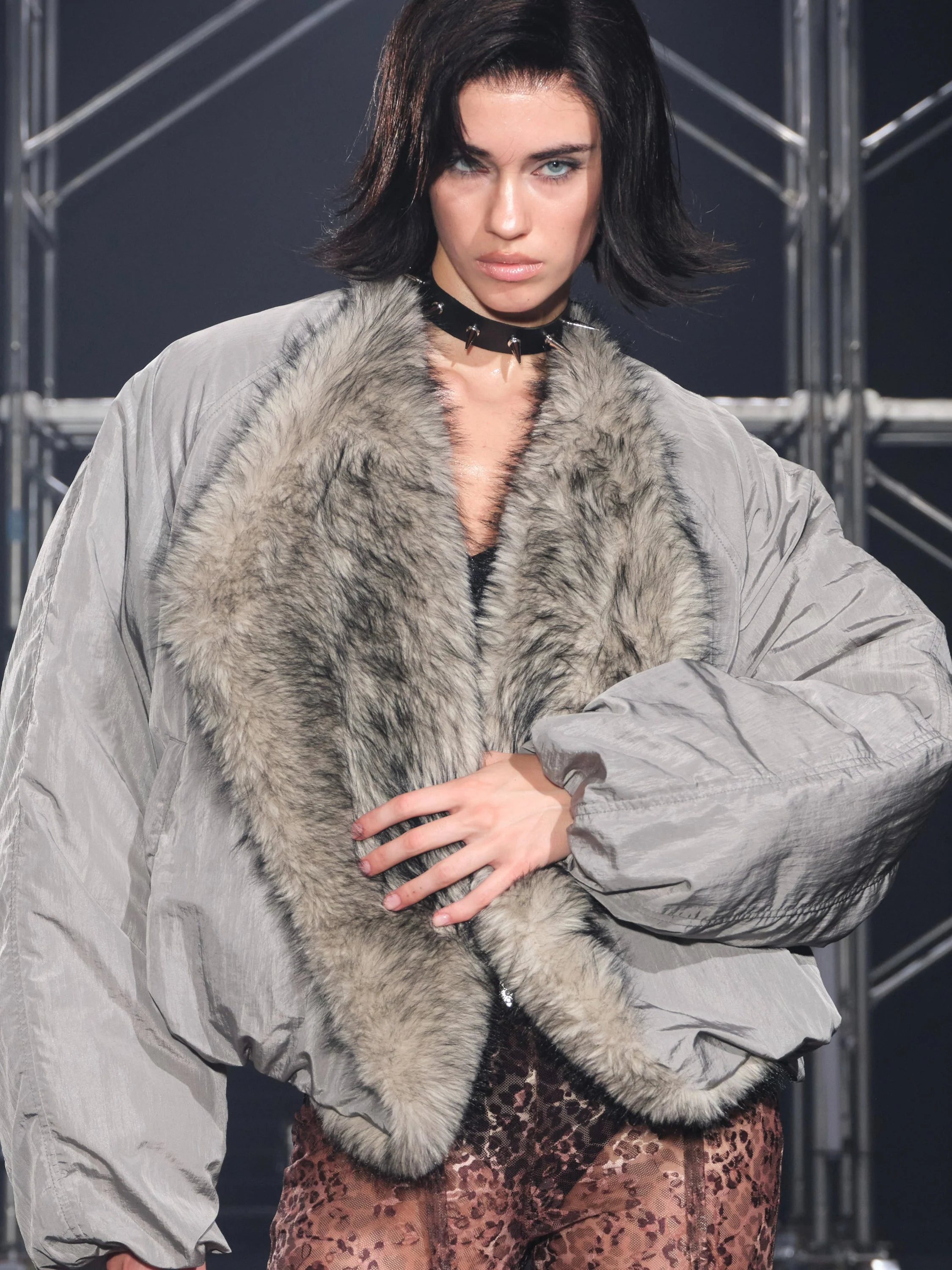 1123-glacier-faux-fur-trim-puffer-down-jacket-gray-1.webp Glacier Faux Fur Trim Puffer Down Jacket Gray