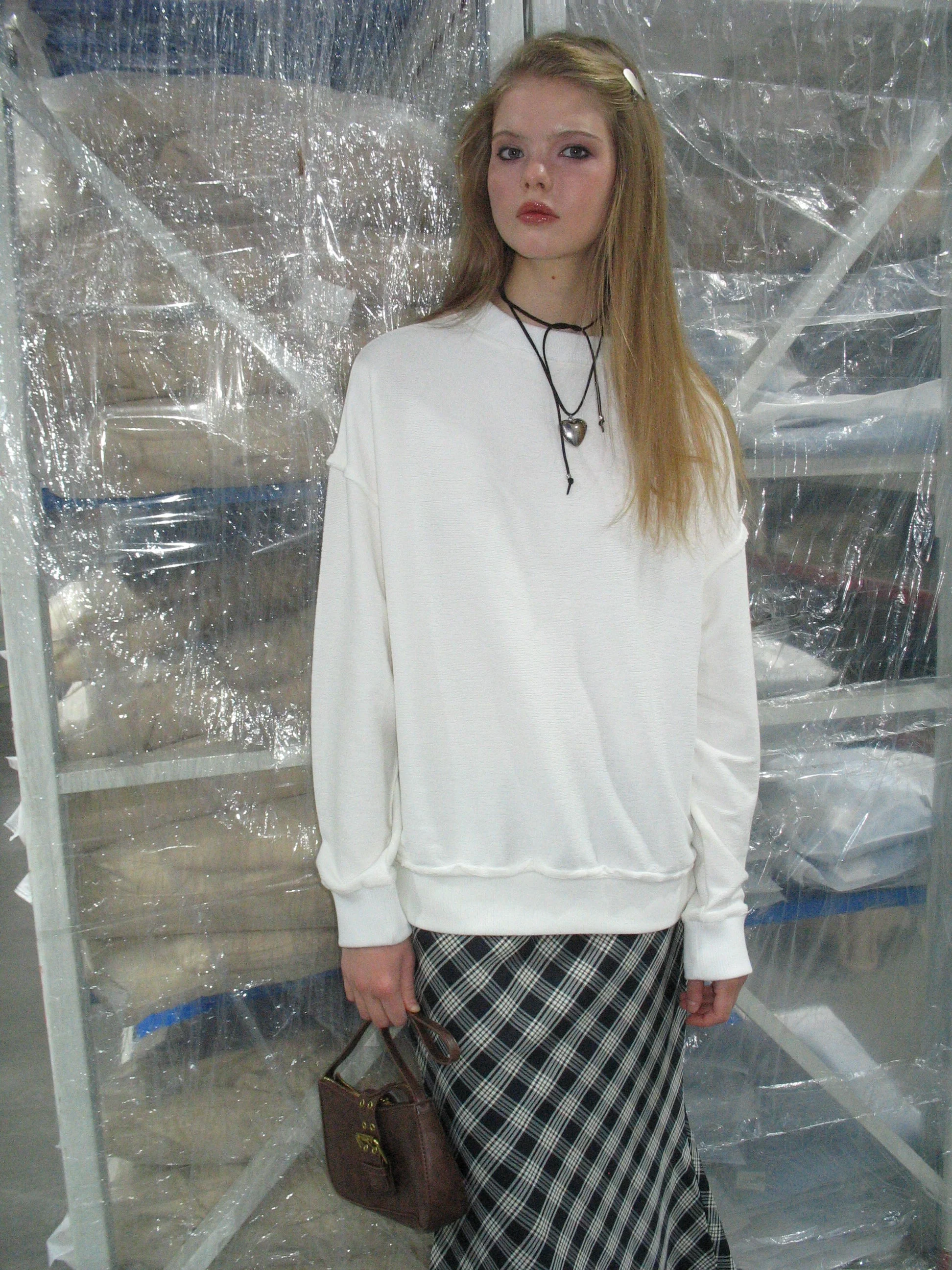 1749-white-sweatshirt-1.webp White Sweatshirt