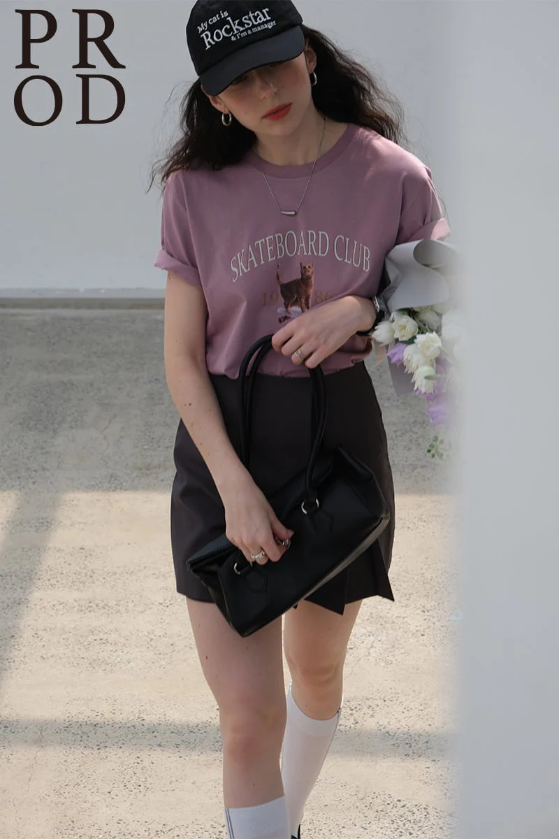 1907-1986-skateboard-club-cat-graphic-basic-short-sleeve-t-shirt-mauve-1.webp 1986 Skateboard Club - Cat Graphic Basic Short Sleeve T-Shirt / Mauve