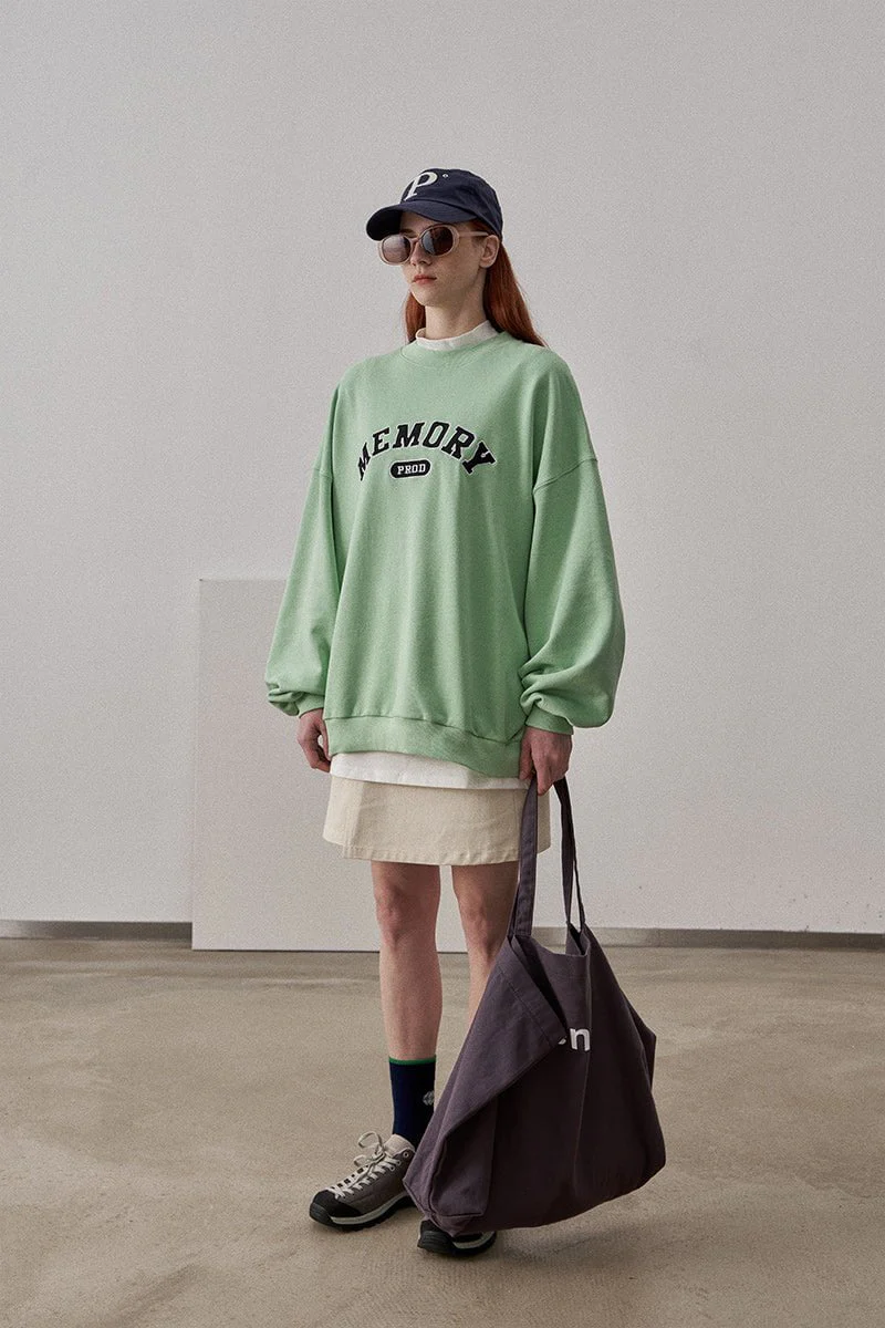 2097-loose-fit-memory-letters-embroidered-crewneck-sweatshirt-honeydew-green-3.webp Loose Fit Memory Letters Embroidered Crewneck Sweatshirt / Honeydew Green
