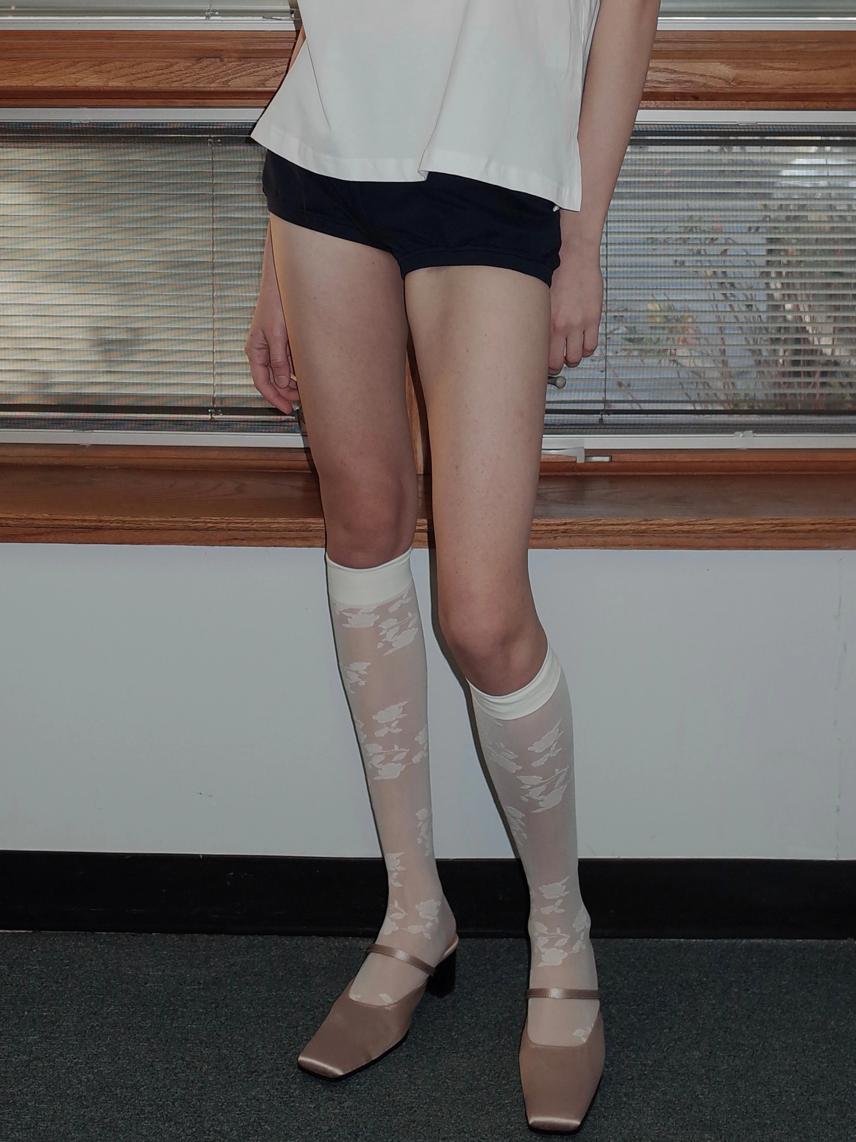 264-floral-over-the-knee-silk-stockings-1.webp Floral Over-the-knee Silk Stockings